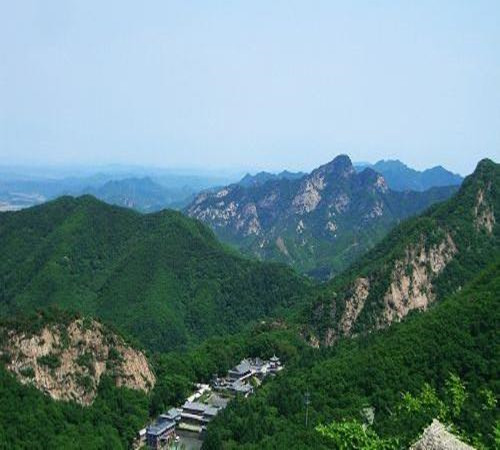 濕熱天氣當(dāng)防中暑，野外徒步防控風(fēng)險