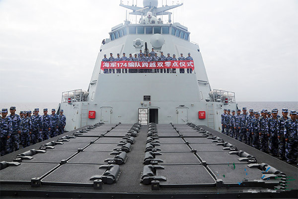 中國(guó)海軍１７４艦艇編隊(duì)舉行跨越“雙零點(diǎn)”儀式