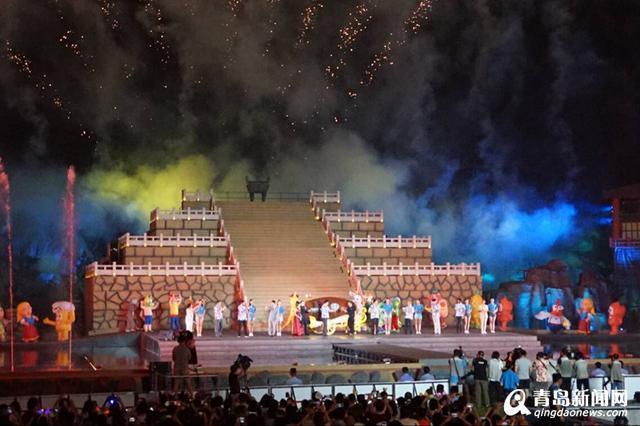 27屆青島啤酒節(jié)開(kāi)幕 青島市長(zhǎng)開(kāi)啟第一桶酒
