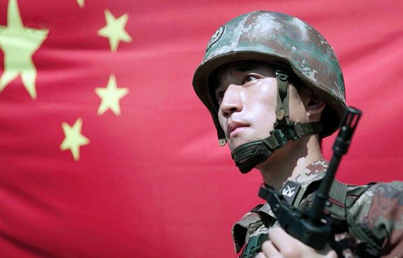 軍報刊文：軍隊不可能站在政治之外
