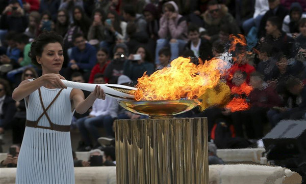 平昌冬奧會圣火交接儀式在雅典舉行，圣火將在韓國開啟為期100天的傳遞