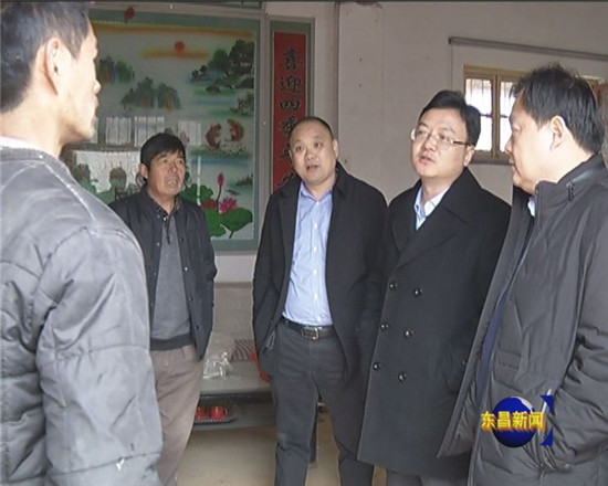 彭志國(guó)到沙鎮(zhèn)走訪慰問貧困戶