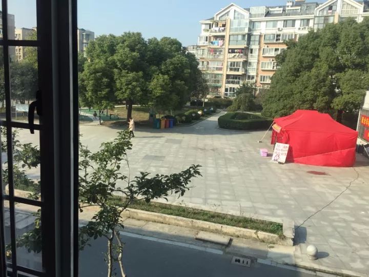 男子砸了廣場舞音響就跑 大媽舞照跳：音響有的是