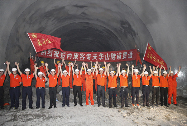 西成高鐵全線通車 穿越秦巴山連通“西三角”