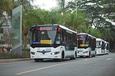 12月2日，深圳福田保稅區(qū)，自動駕駛公交車投入試驗運行。