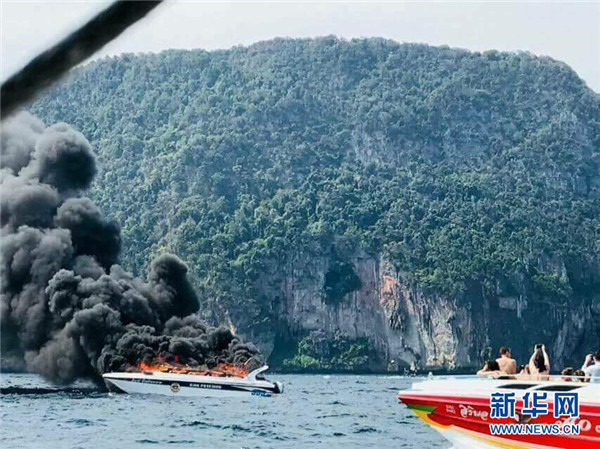 一艘快艇在泰國皮皮島海域爆炸致多名中國游客受傷