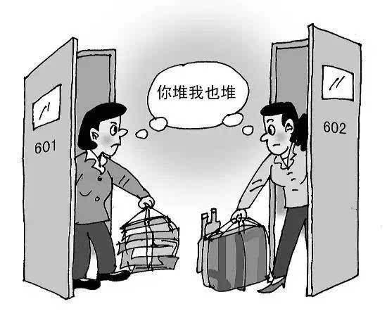 聊城：樓道堆放雜物帶來不便和隱患