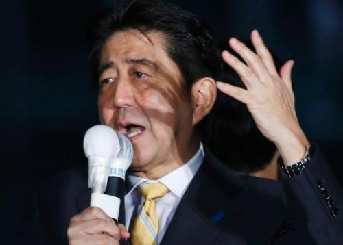 安倍欲在憲法中寫明自衛(wèi)隊 遭日本在野黨批判