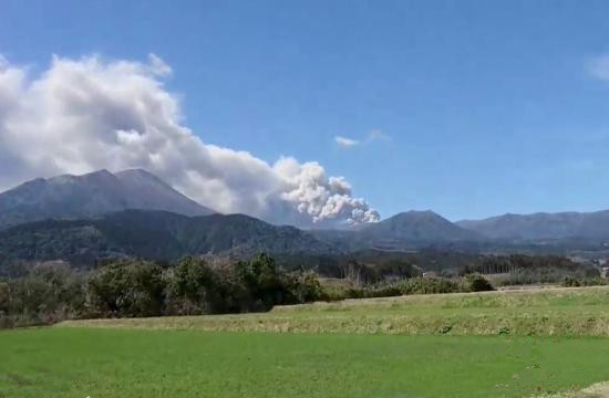 日本新燃岳火山噴發(fā) 鄰近機(jī)場(chǎng)逾70趟班航班取消