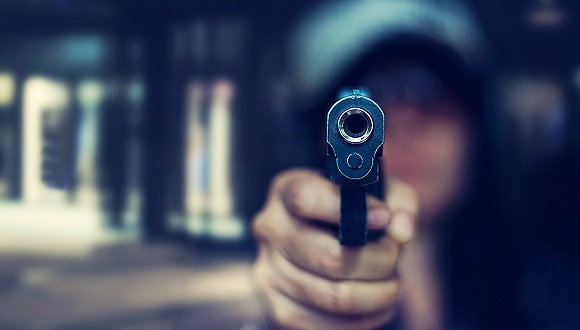 美國(guó)老教師在校內(nèi)開槍 “帶槍上班”靠譜嗎？