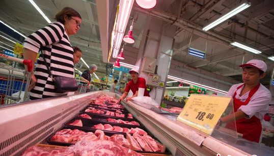 日媒稱中美貿(mào)易摩擦影響國際大宗商品 豬肉、大豆價格下跌