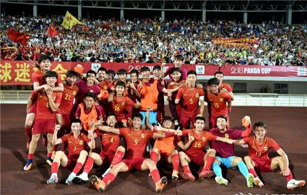 中國足球8-1團(tuán)滅三豪門奪冠！黃金一代浮出水面