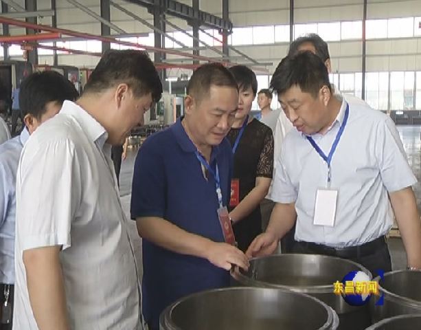 區(qū)政協(xié)領導視察我區(qū)新舊動能轉(zhuǎn)換暨工業(yè)經(jīng)濟項目