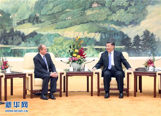 習(xí)近平會見英國四十八家集團(tuán)俱樂部主席佩里