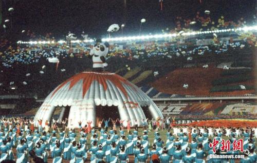 第11屆亞運(yùn)會(huì)于1990年9月22日在北京舉行開幕式，這是中國(guó)第一次舉辦綜合性國(guó)際體育大賽。<a target='_blank' >中新社</a>記者 舒元成 攝