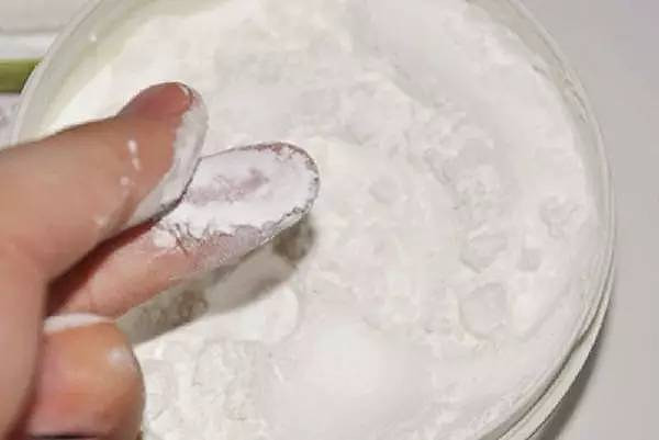 強生否認嬰兒爽身粉含有致癌性石棉 擬花50億美元回購股票