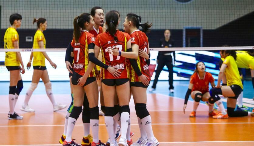 女排第一支出線球隊(duì)誕生！爭(zhēng)冠熱門3-0橫掃山東提前晉級(jí)四強(qiáng)