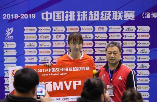 中國女排又一天才崛起 她才是朱婷最適合搭檔