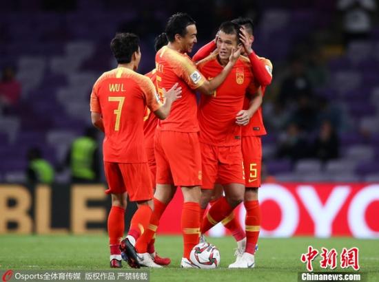 下半時(shí)國足面貌煥然一新，打得泰國疲于應(yīng)付。 圖片來源：Osports全體育圖片社