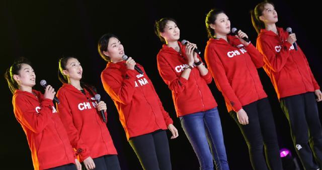 女排六大女神同框，38歲王牌仍貌美如少女，王一梅丁霞同臺(tái)亮相了