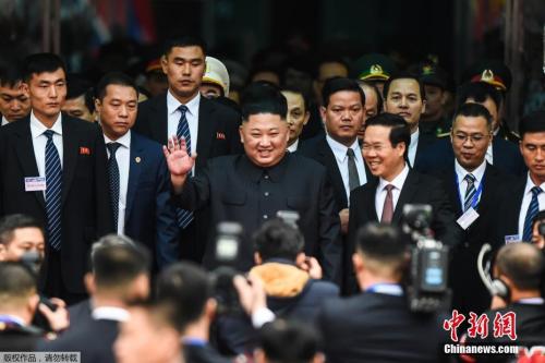 資料圖：當地時間2月26日早晨，朝鮮最高領導人金正恩乘坐的列車抵達越南邊境火車站。