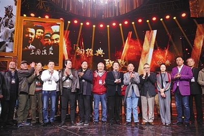 分久必合，“張飛”坐輪椅赴三國重聚