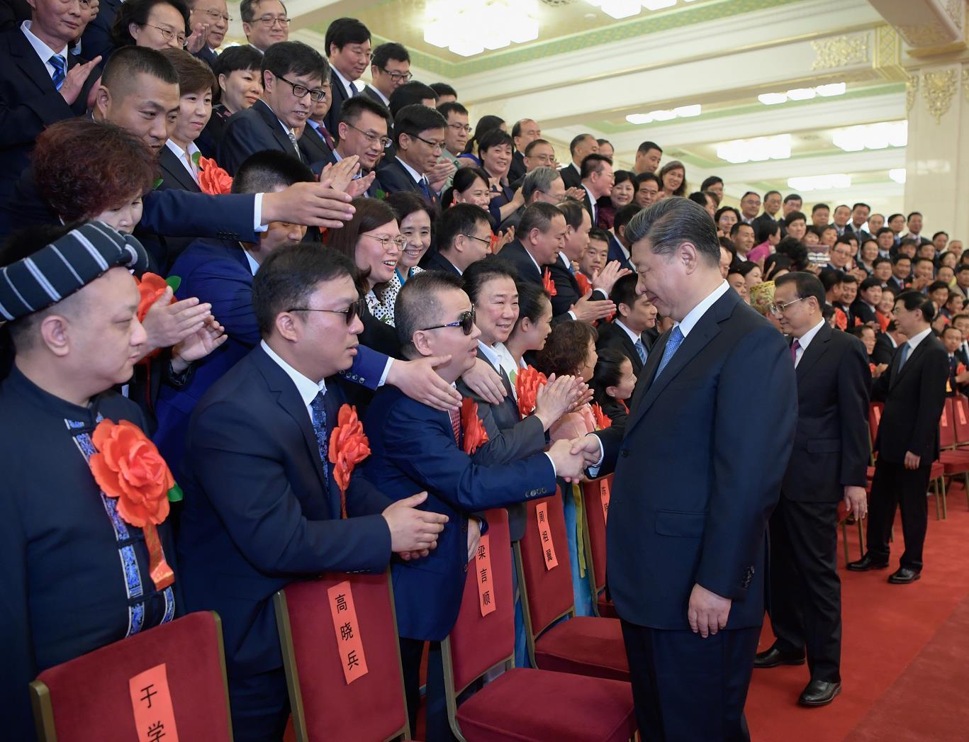 習近平會見第六次全國自強模范暨助殘先進表彰大會代表
