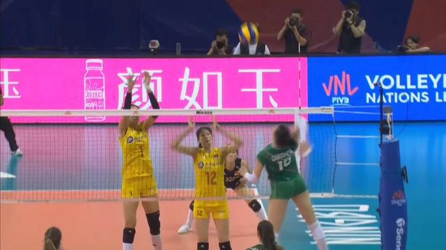 中國女排3-0保加利亞女排獲兩連勝，朱婷首發(fā)胡銘媛快球驚艷全場