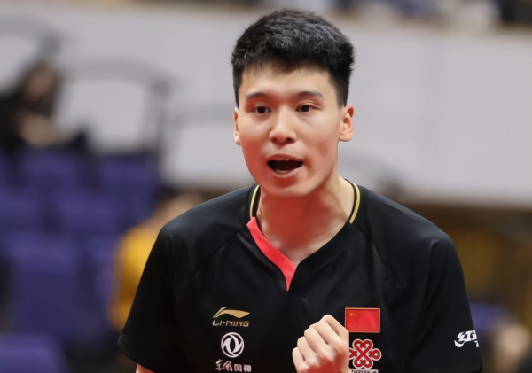 7勝1負(fù)！國乒黑馬上演大逆轉(zhuǎn)！薛飛4:3苦戰(zhàn)7局艱難晉級(jí)！日本連敗