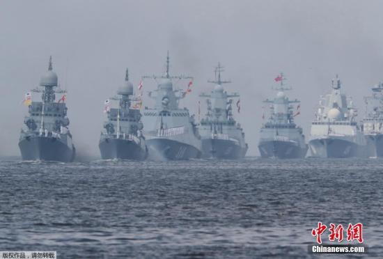 俄羅斯多地舉行閱兵慶祝海軍節(jié)