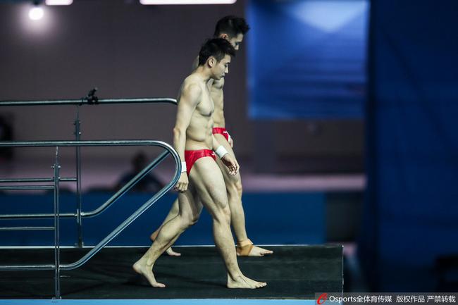 游泳世錦賽曹緣陳艾森男雙十米臺(tái)摘金 戴利銅牌