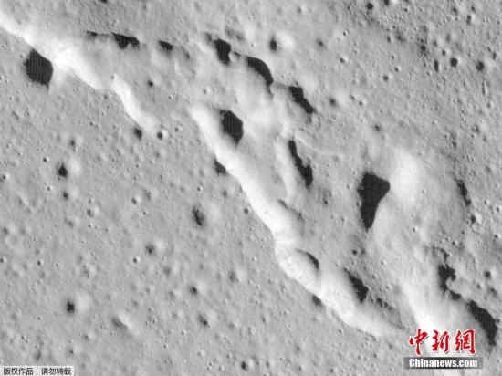 報(bào)告指出，研究者通過對(duì)1969年至1977年阿波羅飛船的4個(gè)著陸點(diǎn)(包括阿波羅12號(hào)、14號(hào)、15號(hào)和16號(hào)的著陸點(diǎn))的地震數(shù)據(jù)進(jìn)行比對(duì)，并分析了美國宇航局月球勘測(cè)軌道器(LRO)收集的月球表面數(shù)據(jù)。研究顯示，月震發(fā)生地臨近月球斷層崖。這是月球處于地殼構(gòu)造活躍期的重要證據(jù)。