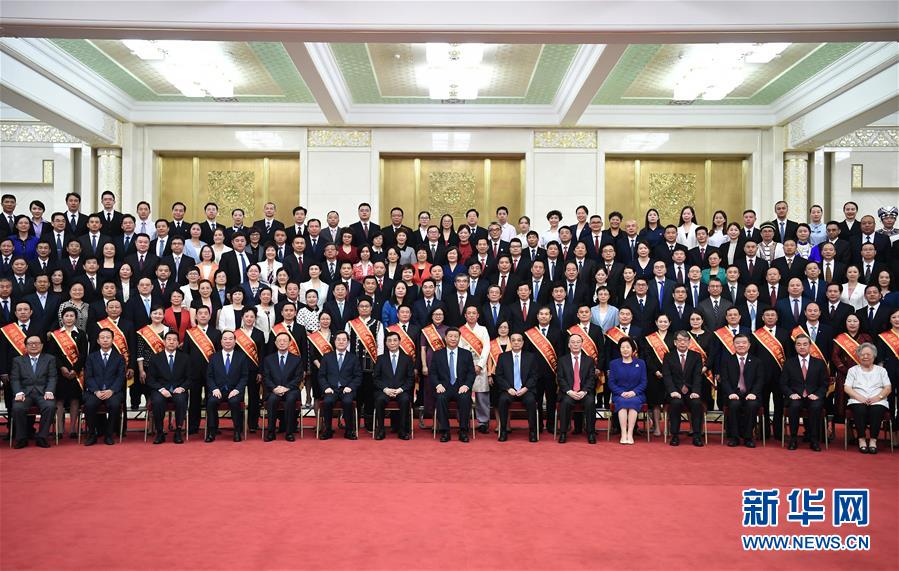 習(xí)近平會見中國紅十字會第十一次全國會員代表大會代表