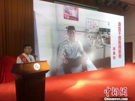 胡晏銘講述奉獻事跡。 唐小晴 攝