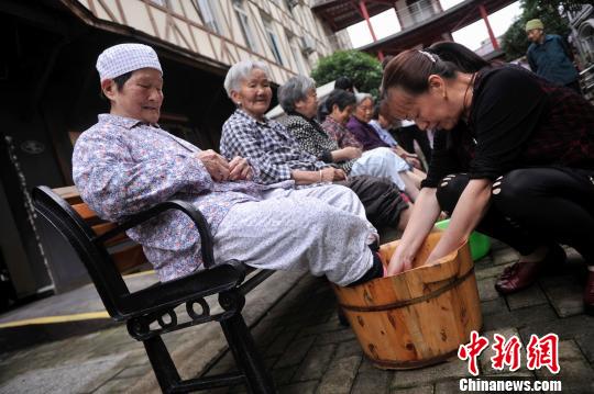民政部：到2020年社區(qū)配套養(yǎng)老服務(wù)設(shè)施達(dá)標(biāo)率100%