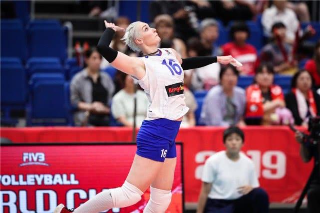 女排七仙女打滿3局橫掃俄羅斯！三場(chǎng)3-0登積分榜第一，郎導(dǎo)太強(qiáng)了