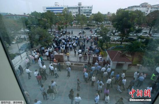 巴基斯坦強(qiáng)震已致20余人死亡 建筑物受損地面開裂