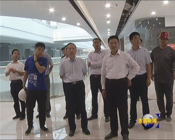 劉培國以區(qū)人大代表的身份到原選舉單位新區(qū)街道走訪調(diào)研