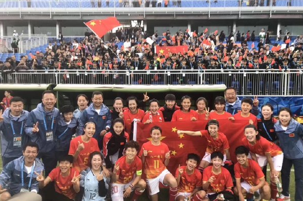 軍運(yùn)會(huì)中國(guó)女足4-0大勝美國(guó)隊(duì)！三戰(zhàn)全勝晉級(jí)四強(qiáng)，凈勝11球