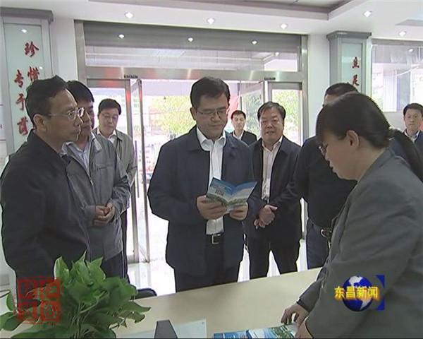 孫愛軍以普通黨員身份到新區(qū)街道八一社區(qū)報(bào)到