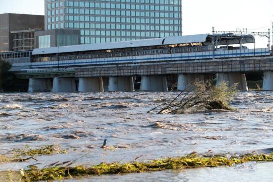 臺(tái)風(fēng)“海貝思”襲日致河流泛濫交通癱瘓 至少35死