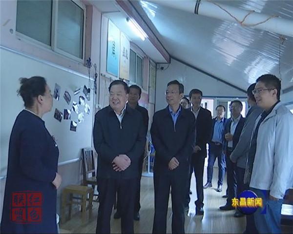 陳秀興以普通黨員身份到新區(qū)街道廣場社區(qū)報(bào)到