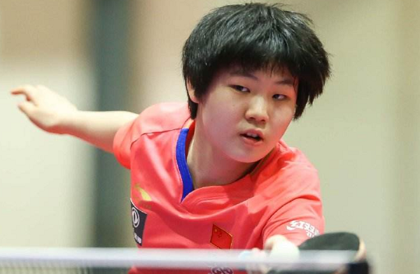 國(guó)乒15歲小將打瘋了！2個(gè)3:0雙線晉級(jí)！4:8落后轟7:0吊打東道主