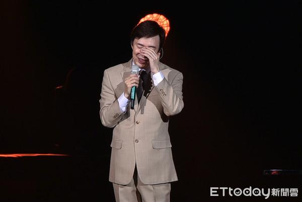 64歲費玉清正式退出歌壇：各位朋友，珍重再見