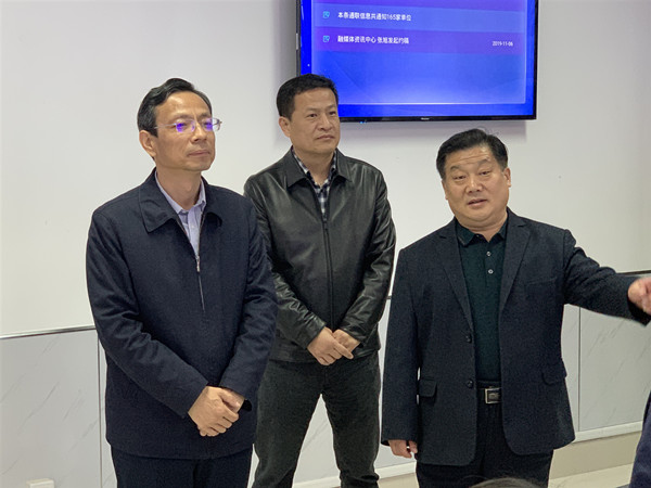 榮紅智慰問新聞記者