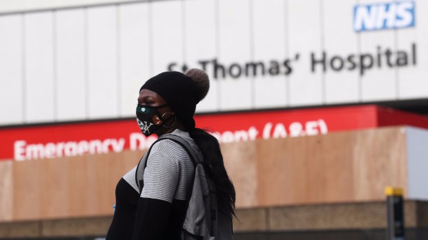 英國單日新增938例新冠死亡病例 超過意大利最高紀錄