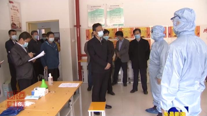 榮紅智督導檢查初中畢業(yè)年級復學準備工作