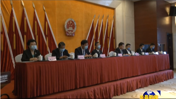 區(qū)十七屆人大四次會(huì)議主席團(tuán)召開第三次會(huì)議