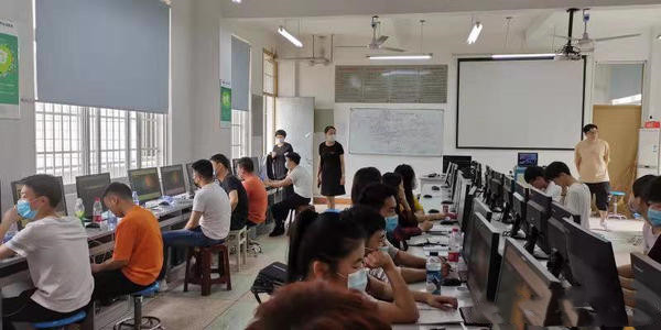 “千校萬(wàn)崗”精準(zhǔn)服務(wù)大學(xué)生就業(yè)