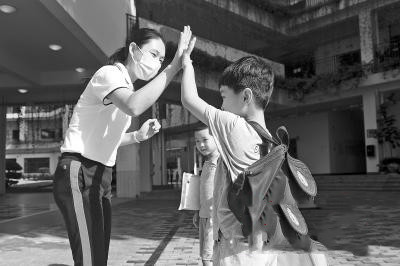 深圳幼兒園采自愿彈性上學(xué)制度 學(xué)生入園可摘口罩